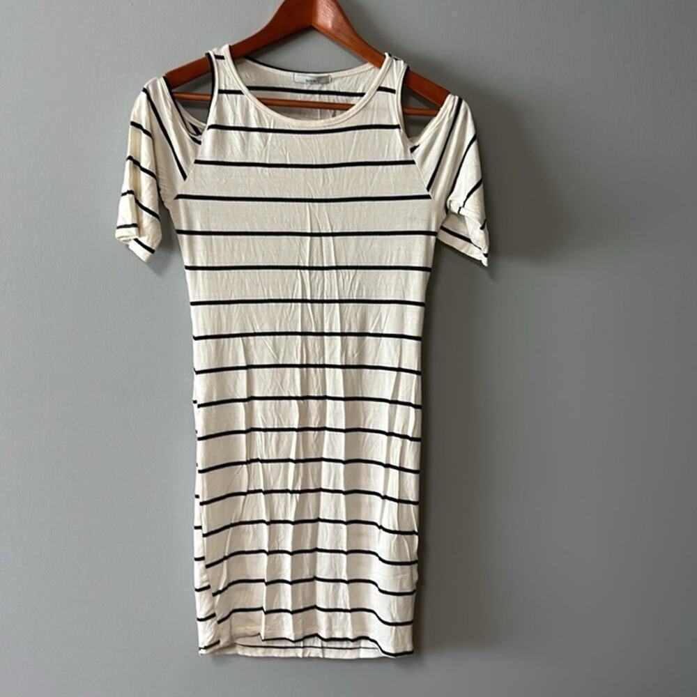 NEW Womens Size M Acemi Cream & Black Dress 95% rayon 5% spandex  New with tags